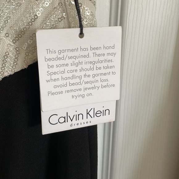 Formal long gown - Picture 3 of 5